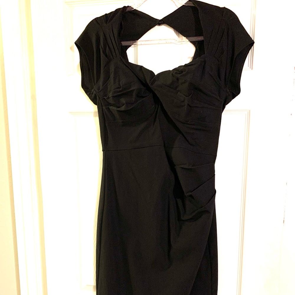 Black fitted, ruched waist, keyhole back.